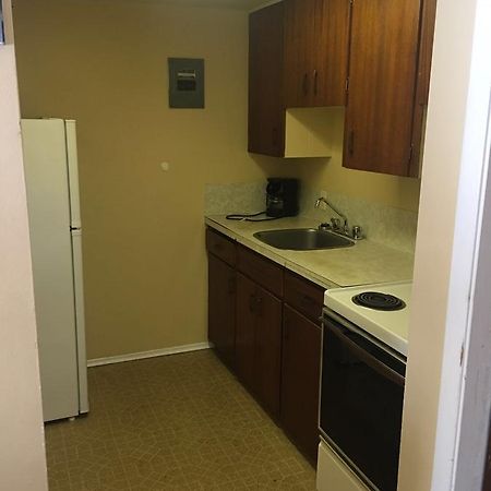 Travellers Rest Motel Salmon Arm Bagian luar foto