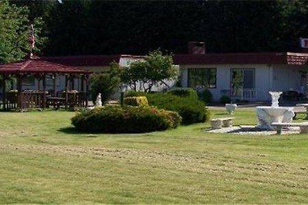 Travellers Rest Motel Salmon Arm Bagian luar foto