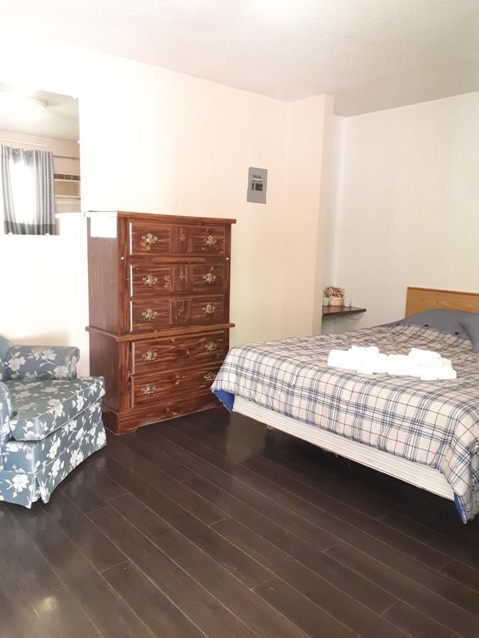 Travellers Rest Motel Salmon Arm Bagian luar foto