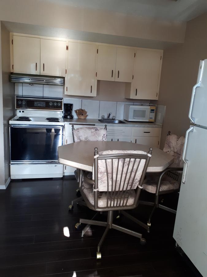 Travellers Rest Motel Salmon Arm Bagian luar foto