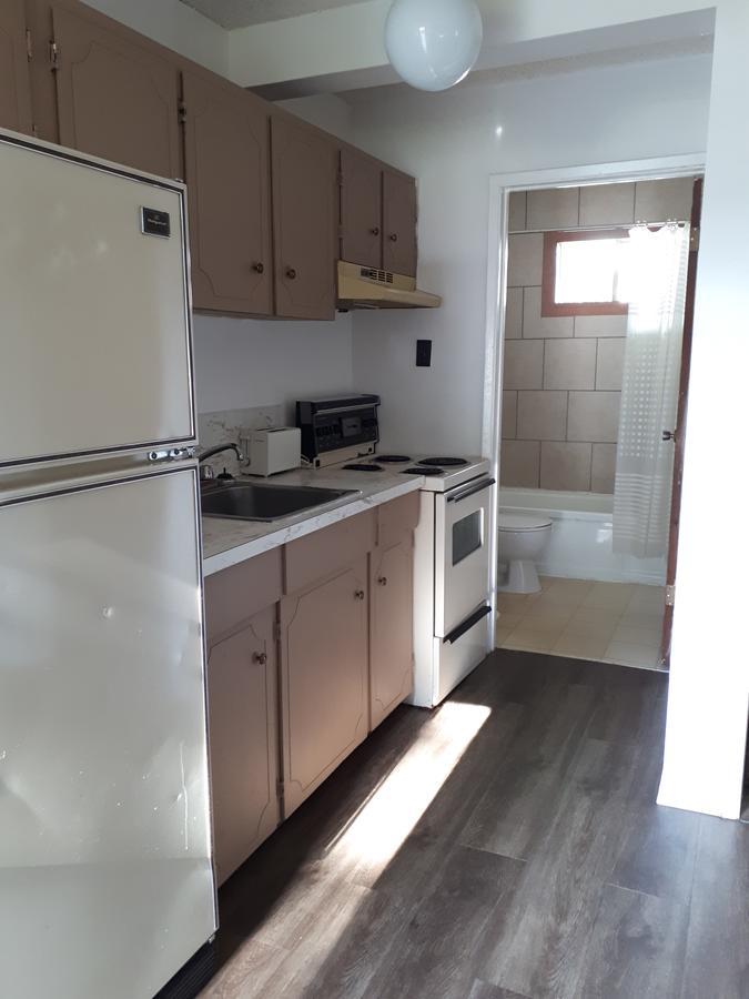 Travellers Rest Motel Salmon Arm Bagian luar foto